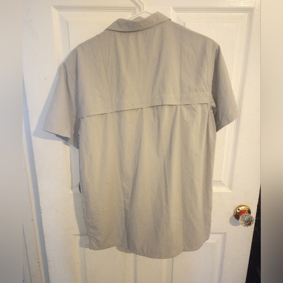 Billabong adventure edition, grey button down, NWT size medium - Picture 2 of 4